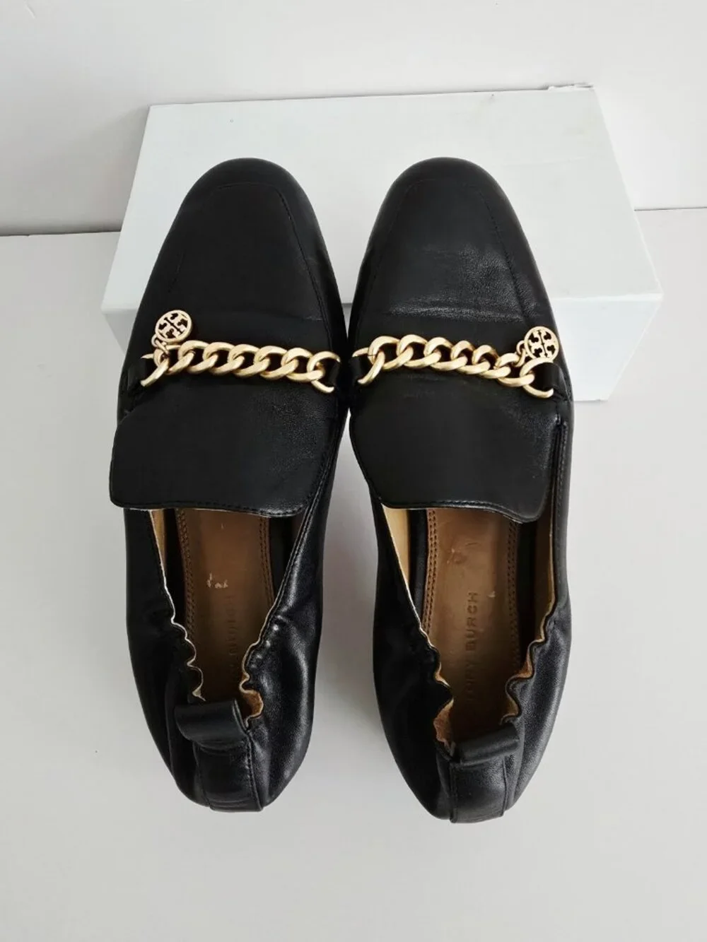 Tory Burch Mini Benton Black Loafers Flats 7.5 Gold Chain Charm Slip On Shoes